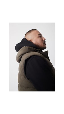 Layer up, head out. 

From puffer to hoodies, the Fargo Puffer Vest and Tech Zip Thru Hoodie are made to work with your wardrobe while adding warmth where it counts.

#JohnnyBigg #BigAndTall #BigMensFashion #Menswear #MensStyle #WinterStyle #LayerUp #LayeringSeason #Outerwear #PufferVest #WinterWardrobe #ColdWeatherStyle