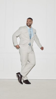 Noah in the Baker Suit, styled with a touch of blue. Perfect for the spring calendar ahead – get race ready and suit up. Where are you heading?

Shop XL+ & Tall sizes, in-store or online. Link in bio.

#JohnnyBigg #BigAndTall #SpringSuiting #MensSuits #TallMensClothing #TheGoodDays