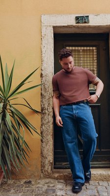 It's starting to warm up. Phil shows us the spring range, in-store now. Lighter layers, ready to go.

Shop now, in-store or online, link in bio.

#TheGoodDaysJB #JohnnyBigg #BigAndTall #NewSeason #Menswear #BigManSuits #BigManOutfits #TallManOutfits #TallMensClothing