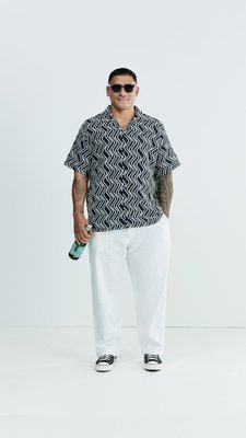 Linen that goes with everything, paired with a shirt that doesn't take itself too seriously. 

Shoreline Linen Pants + Haven Relaxed Fit Shirt.

Shop the look now, in-store or online, link in bio.

#JohnnyBigg #BigAndTall #LinenPants #SpringMenswear #TallMensClothing