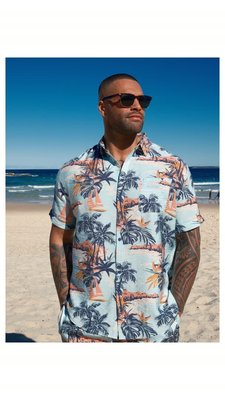 Warm weather, short sleeves. Shop the range of men’s short sleeve shirts, in-store or online. (With 25% Off🤫)

Link in bio.

#JohnnyBigg #ThisIsHowWeSummerJB