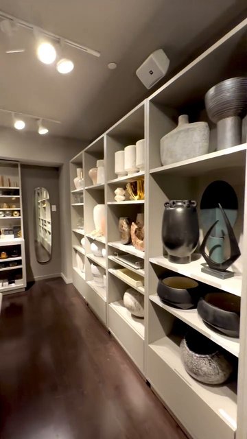 Ruff White Porcelain Vase