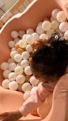 Play Baby and Toddler Neutral Ball Pit Balls - video 0 of 0